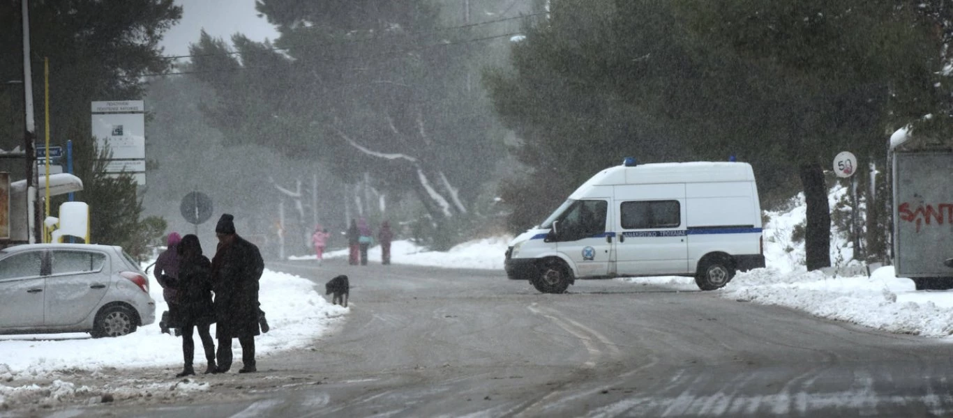 Χιόνια στην Αττική: Χωρίς ρεύμα Ανοιξη, Δροσιά, Σταμάτα